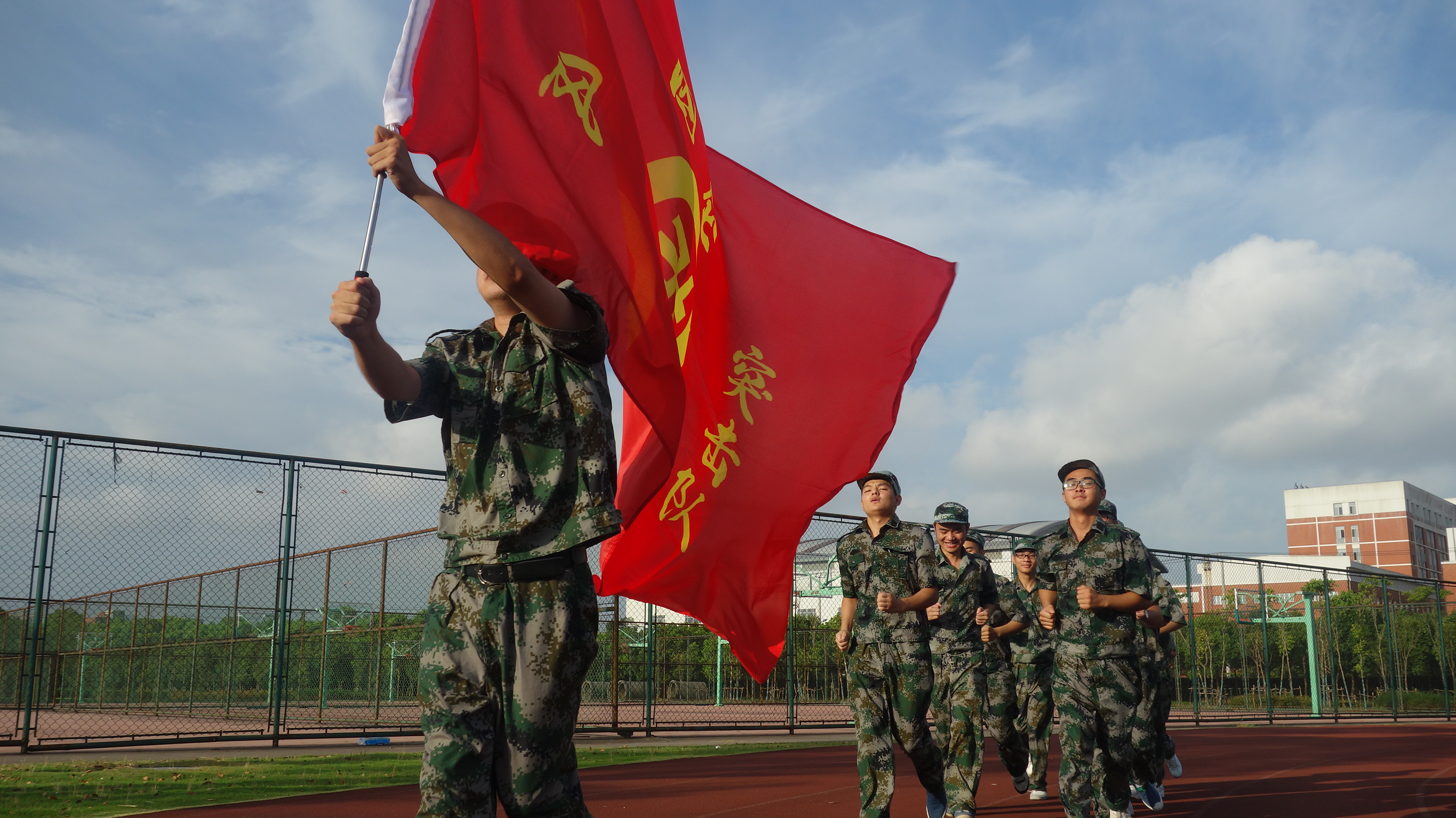8月2日上海因仑“3+1”暑假“工程特种兵”新闻资讯